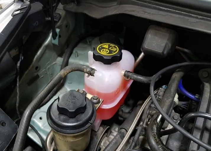 부동액 교환주기 알아보자, 차량 안전과 성능을 위한 필수 점검 사항